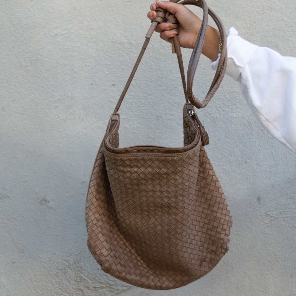 Bottege Veneta Large Intrecciate Crossbody - Picture 3 of 13